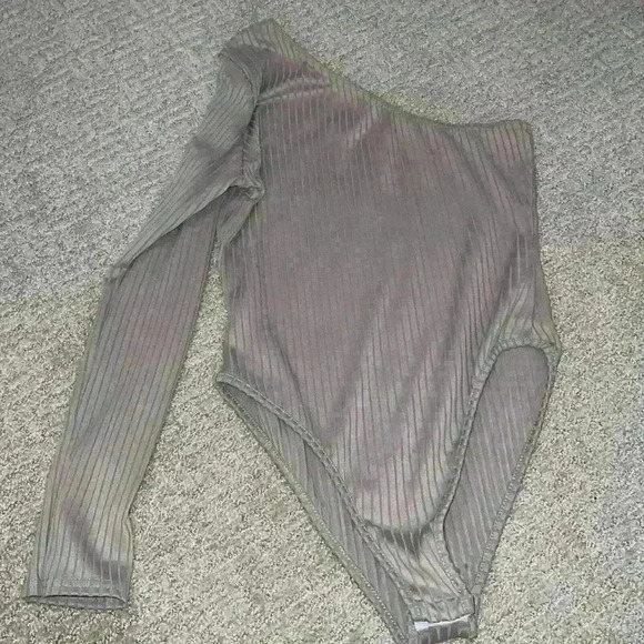 BOOHOO ONE SHOULDER BODYSUIT - Picture 2 of 2